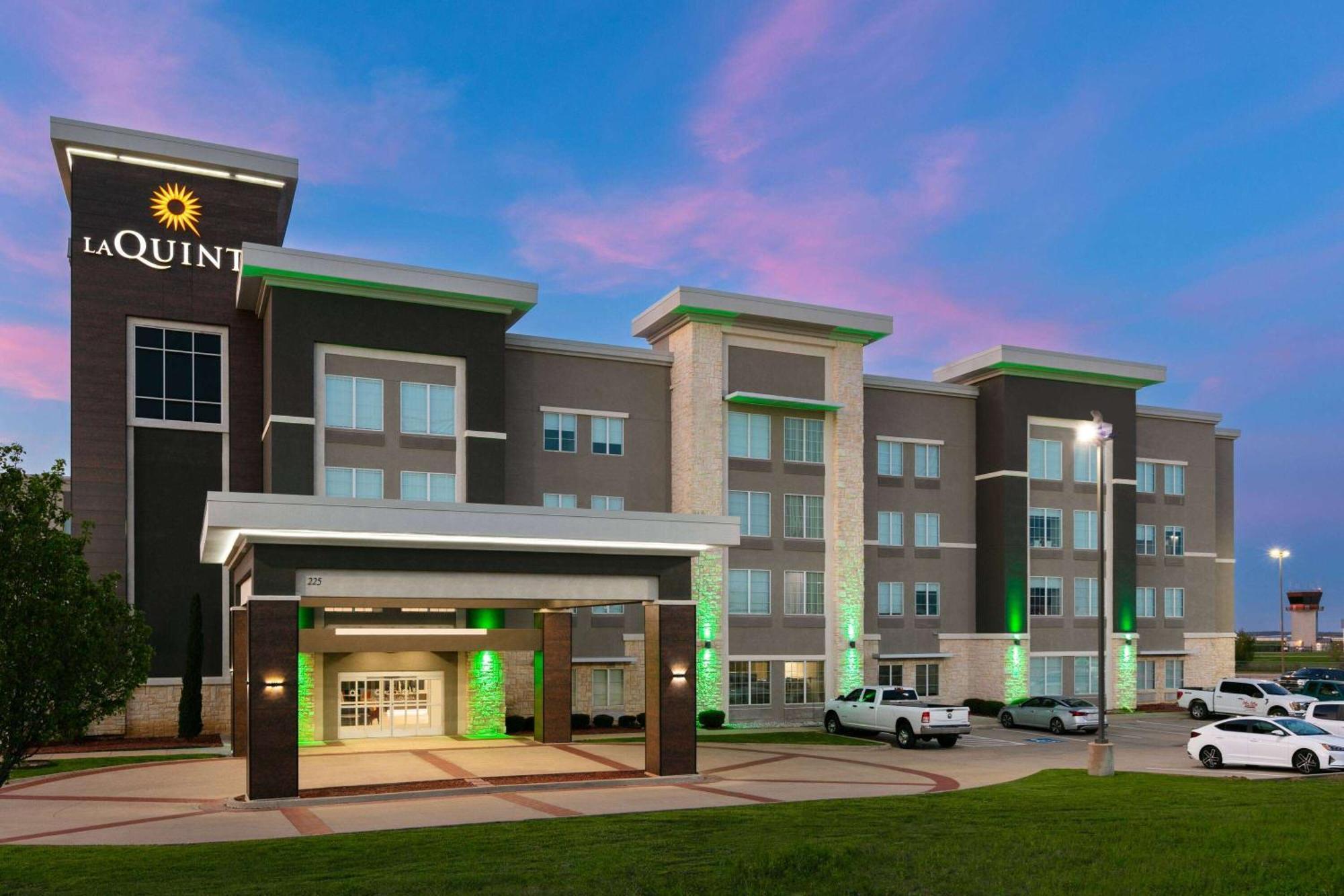 La Quinta Inn & Suites By Wyndham Ft Worth-Burleson Zewnętrze zdjęcie