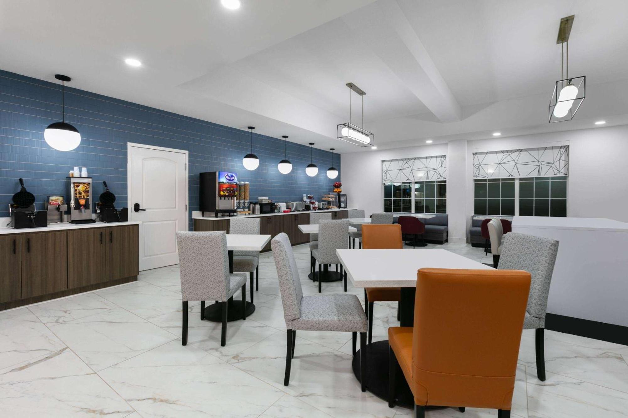 La Quinta Inn & Suites By Wyndham Ft Worth-Burleson Zewnętrze zdjęcie