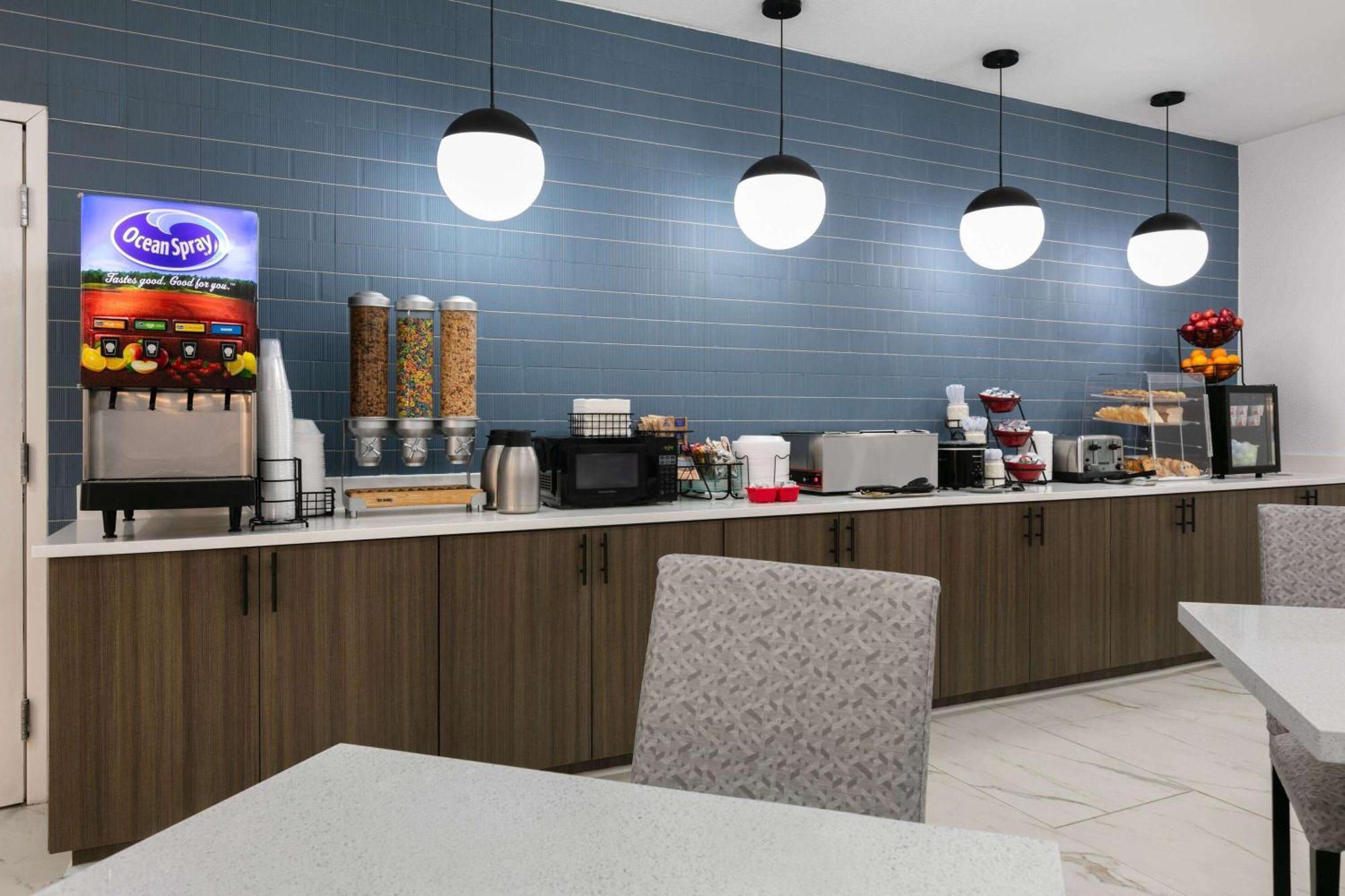 La Quinta Inn & Suites By Wyndham Ft Worth-Burleson Zewnętrze zdjęcie